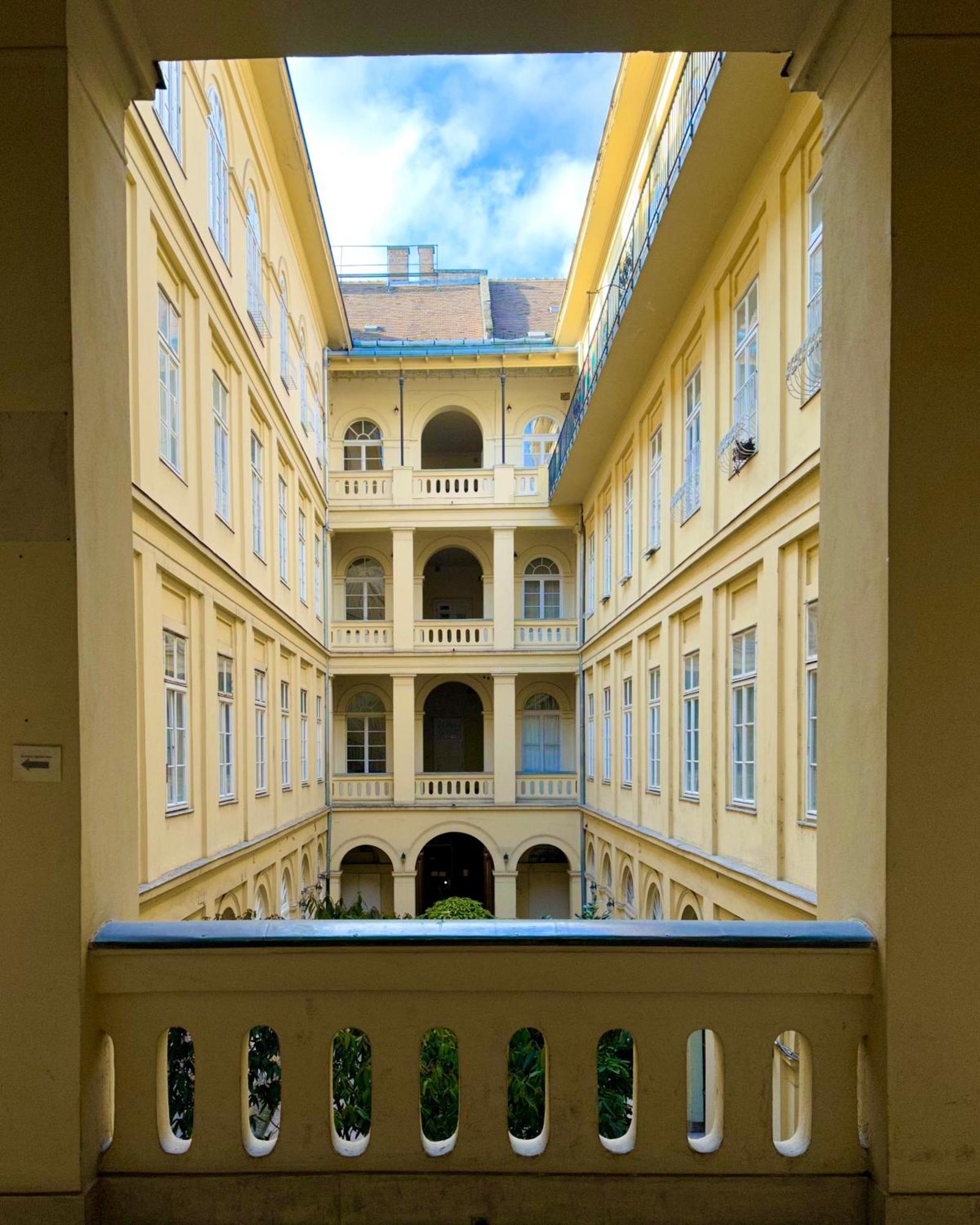Dolce Vita Basilica Budapest Kültér fotó