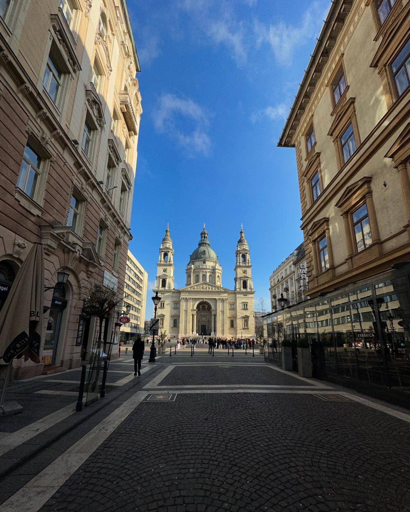 Dolce Vita Basilica Budapest Kültér fotó