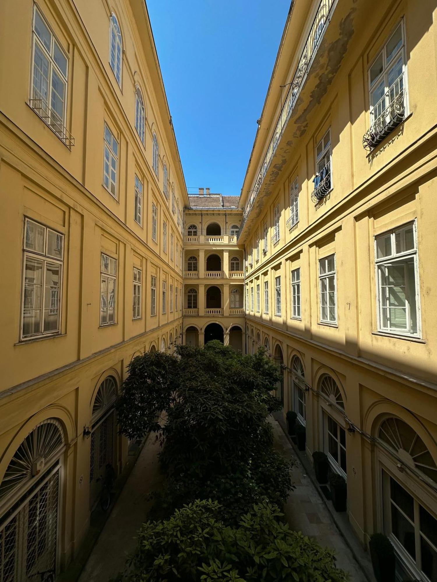 Dolce Vita Basilica Budapest Kültér fotó